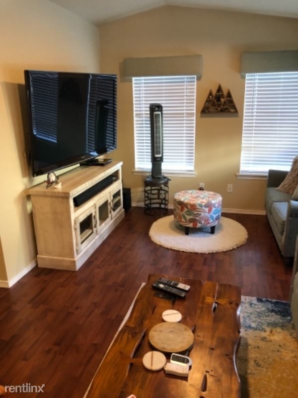 Foto del edificio - 3 br, 2 bath House - 900 N. Summit Rd.