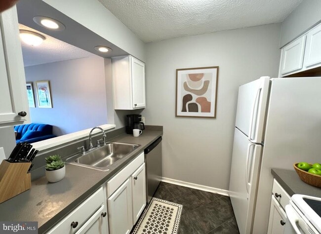 Building Photo - 2111 Wisconsin Ave NW