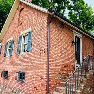 Building Photo - 552 S 6th St
