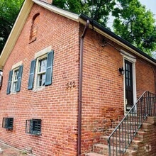 Building Photo - 552 S 6th St