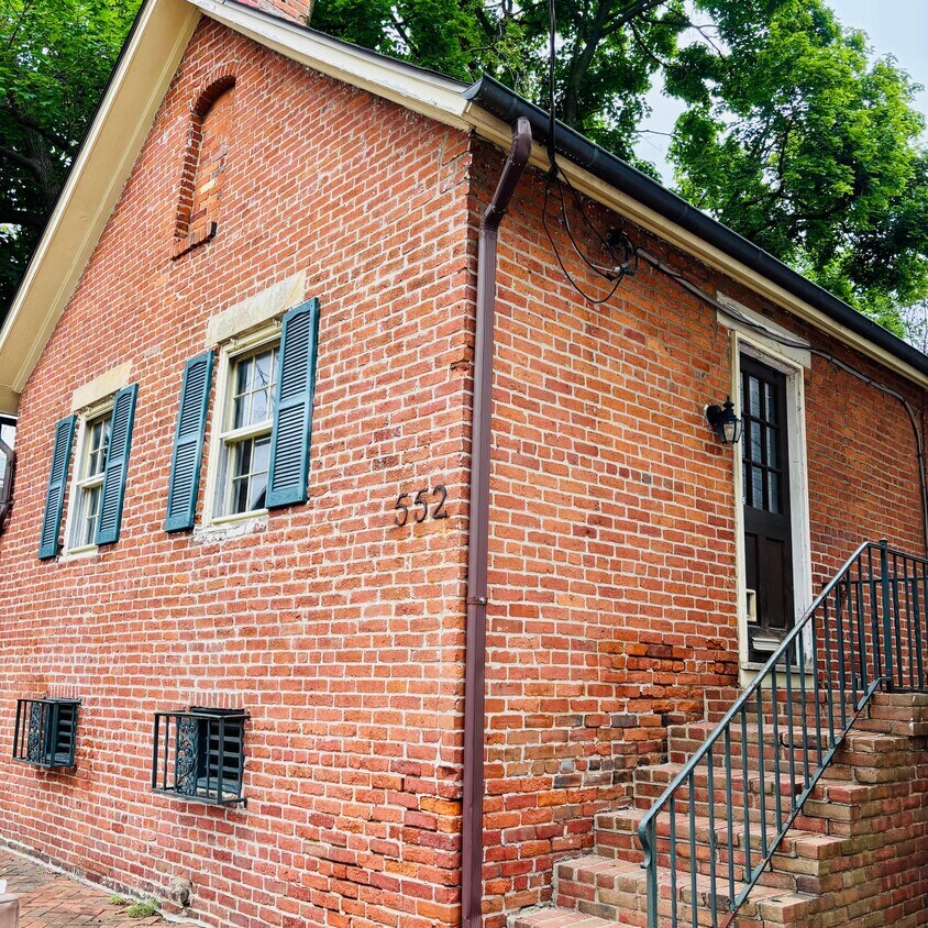 Foto principal - 552 S 6th St