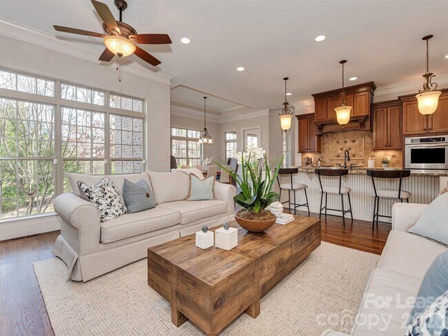 Foto del edificio - 1825 Mill Chase Ln