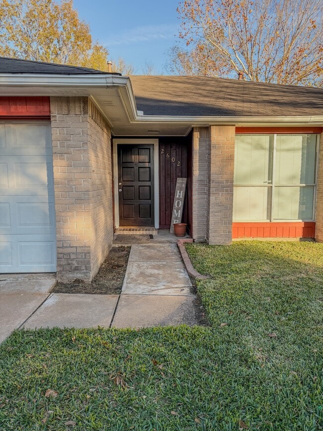 Building Photo - 2602 Olympus Dr