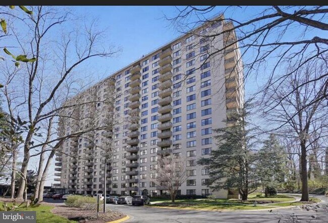 Foto del edificio - 5225 Pooks Hill Rd