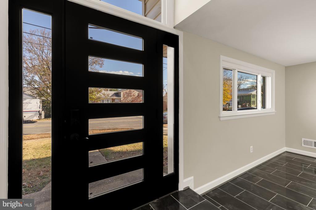 Foto principal - 8730 Ewing Dr