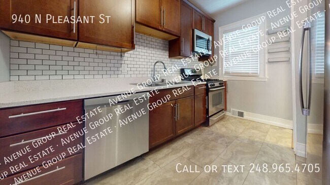 Building Photo - 940 N Pleasant St