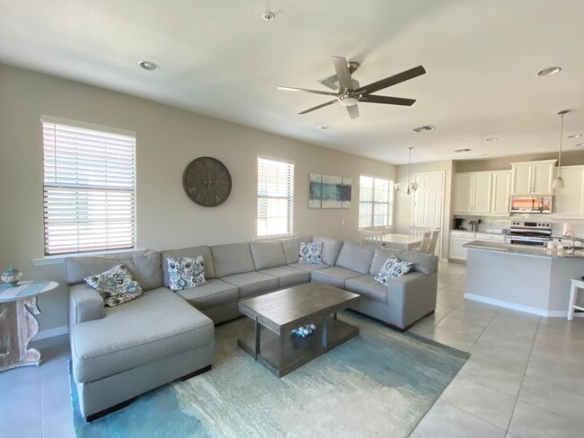 Sala de estar - 26141 Palace Ln