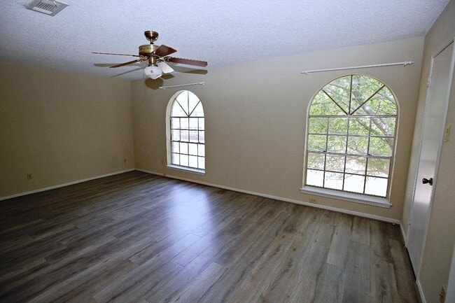 Building Photo - 1370 Country Pl Dr
