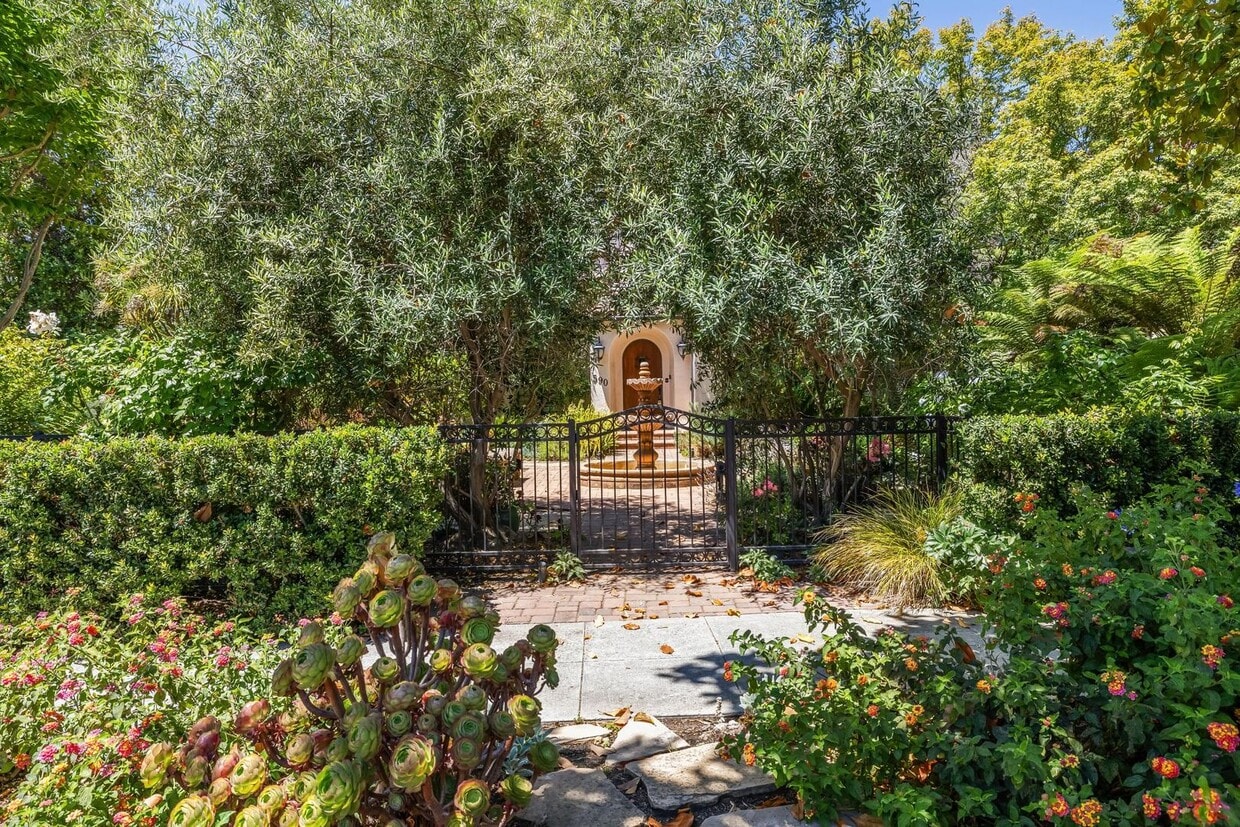 Primary Photo - Mediterranean Beauty in Crescent Park – 5B...