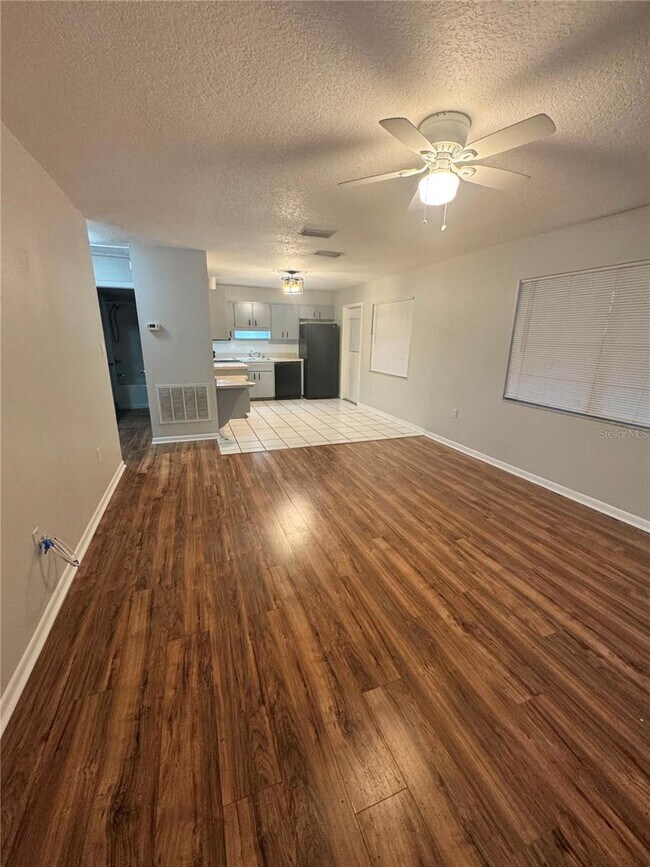 Foto del edificio - 2896 Meadow Lake Ave