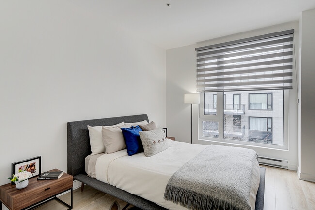 Building Photo - 329 Rue Notre Dame E