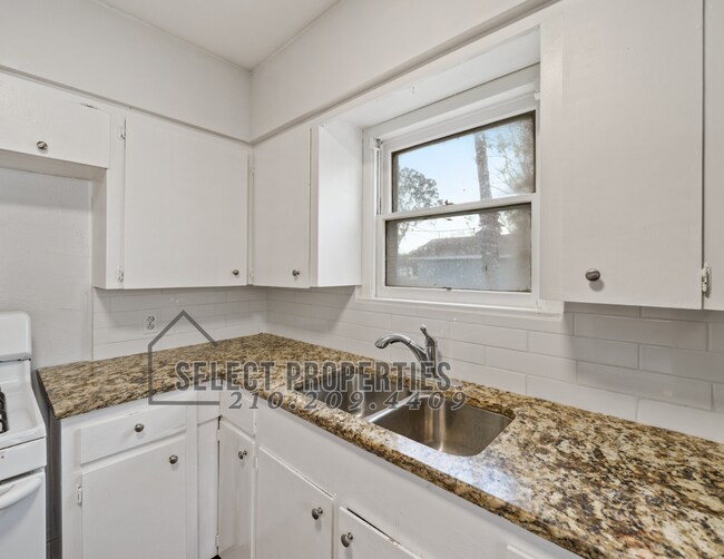 Building Photo - 4049 Green Grove Dr