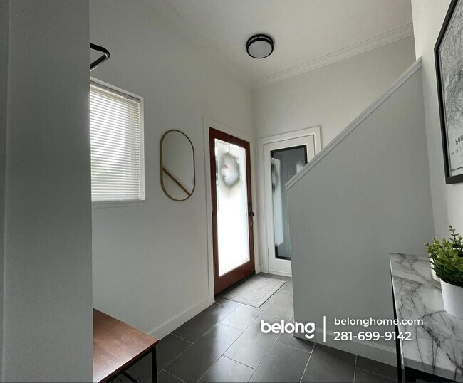 Foto del edificio - 5920 Fairdale Ln