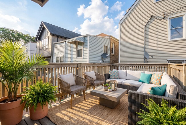 Building Photo - 4242 N Kimball Ave