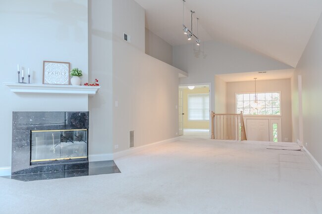 Building Photo - 330 Ashford Cir