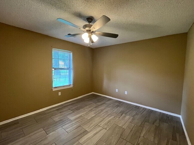 Foto del edificio - Renovated 3 Bedroom 1 Bath Home for Rent!!