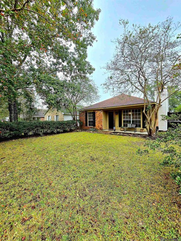 Foto del edificio - 16055 Manchester Ave