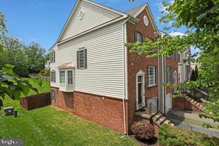 Foto del edificio - 9757 Cheshire Ridge Cir