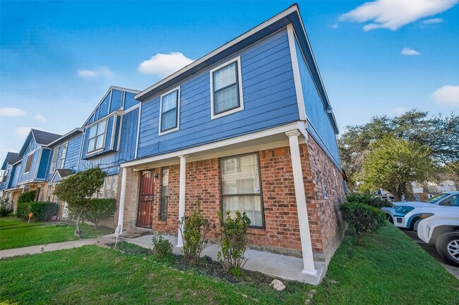 Building Photo - 13424 Castilian Dr