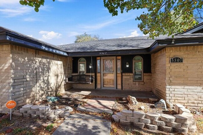 Foto del edificio - 5307 Winslow St