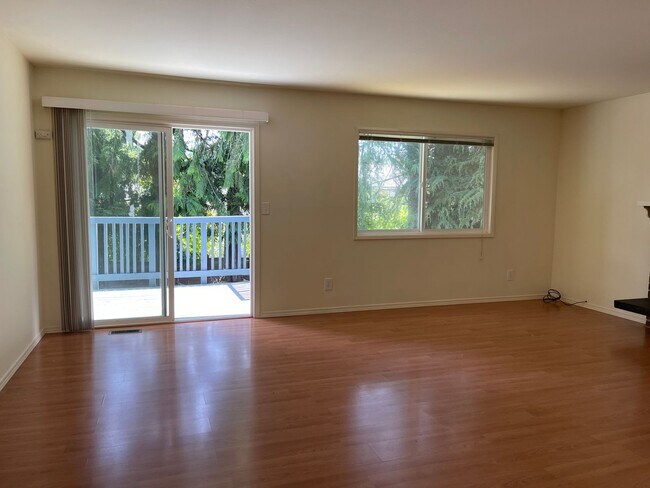 Foto del edificio - CLICK "REQUEST A TOUR" NOW!