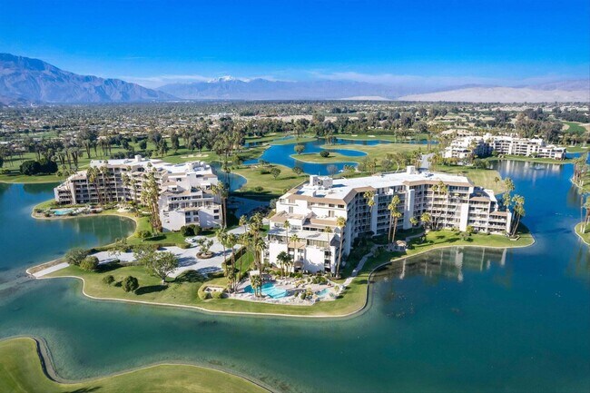 Building Photo - 900 Island Dr