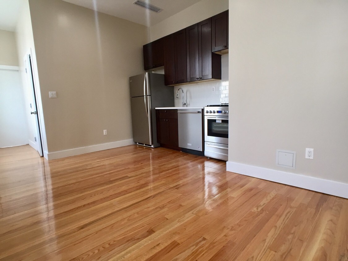 Foto principal - 154 Norman Ave