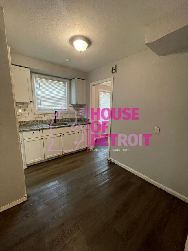 Building Photo - 3 BEDROOM | 1 BATH | FREE PRE SCREEN
