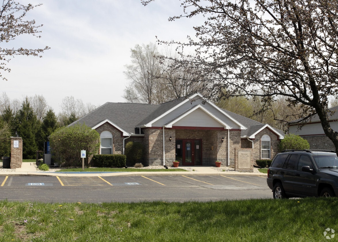 Spring Lake Apartments Rentals in Granger at 424 Spring Lake Blvd Granger, IN