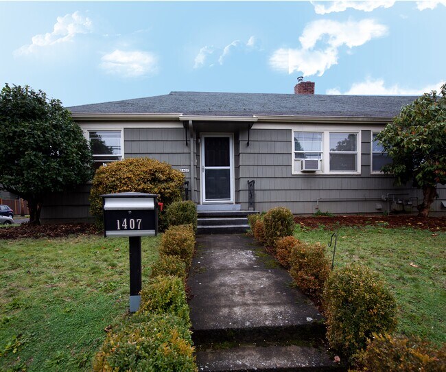 Front 1407 Side - 1407 NE 71st Ave
