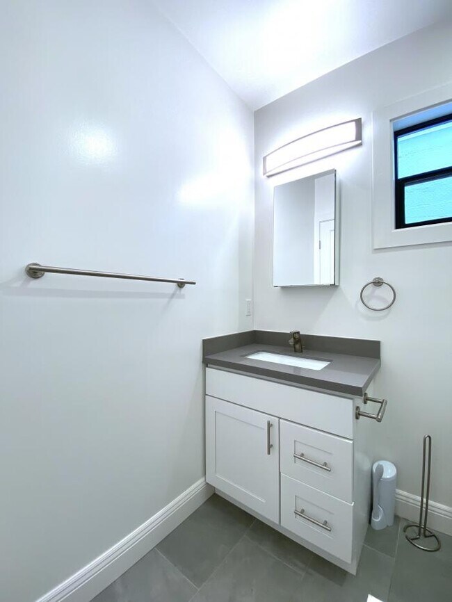 Building Photo - 3 bedroom in San Francisco CA 94133