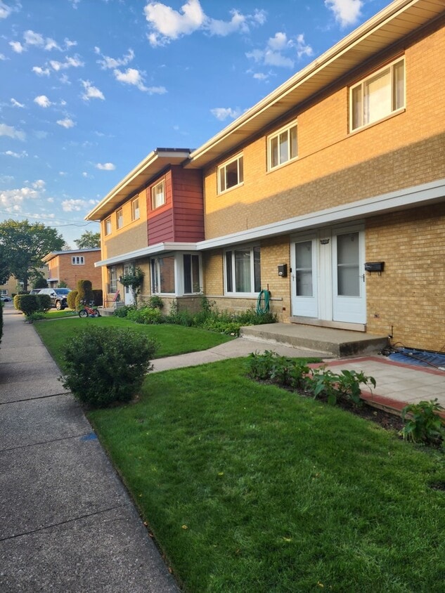 2528 W Jerome St, Chicago, IL 60645 Townhome Rentals in Chicago IL