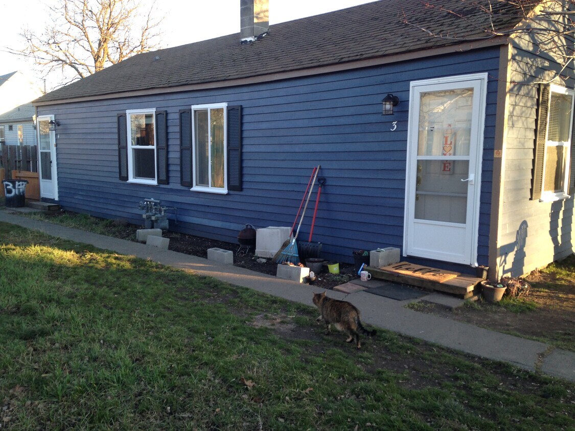 Primary Photo - 131 W Brooks St