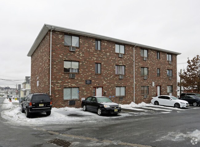 Building Photo - 230-252 Morris St