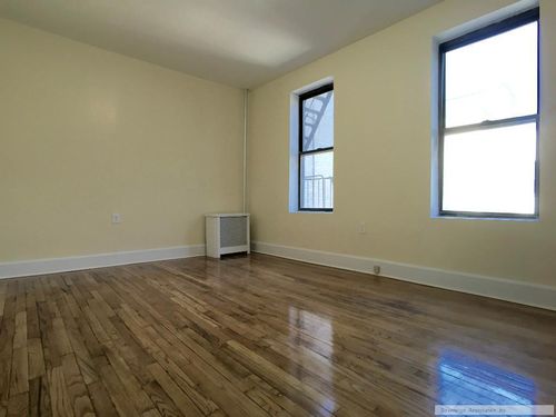 Foto del edificio - 44 Bennett Ave