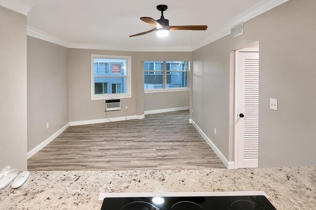 Building Photo - 1723 NE Miami Gardens Dr