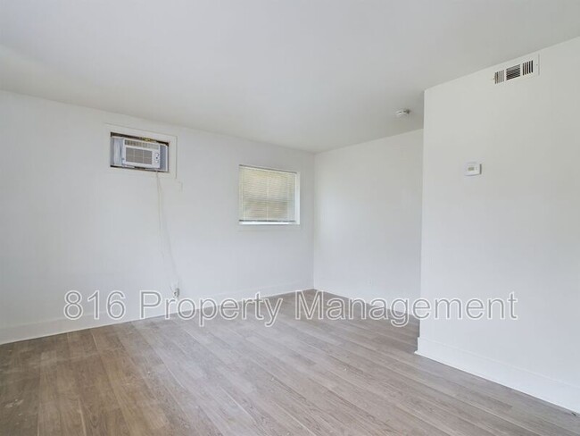 Foto del edificio - 15411 Barat Ave