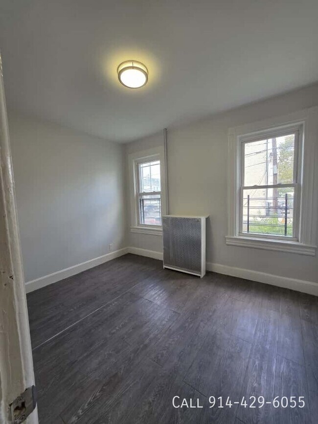 Foto del edificio - 136 Hawthorne Ave