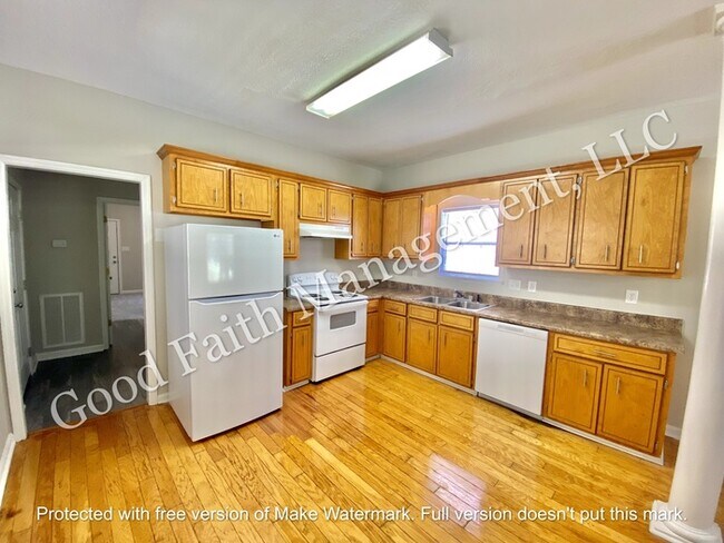 Building Photo - Move-In Ready NOW!