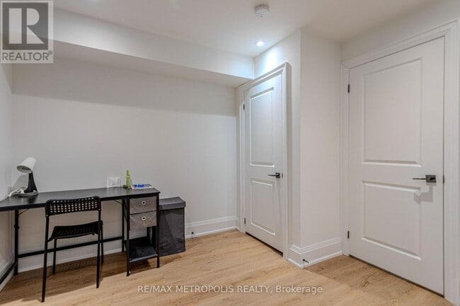 Building Photo - 79A Laburnham Ave