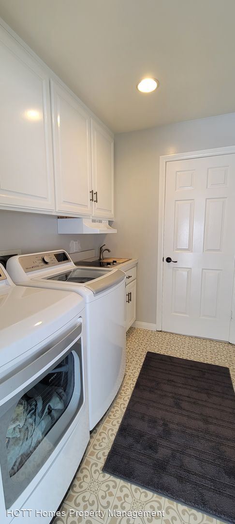 Building Photo - 1 br, 1 bath House - ADU in 55+ community....