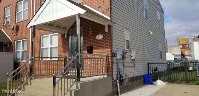 Building Photo - 4 br, 3 bath Townhome - 1303 Poplar St