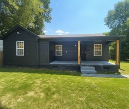 Building Photo - 1850 Davis Cir