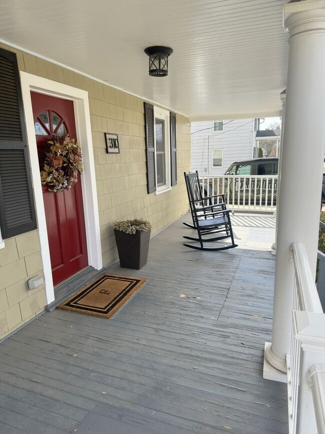 Building Photo - Charming 4 Bed 2 Bath Cape Cod For Rent In...