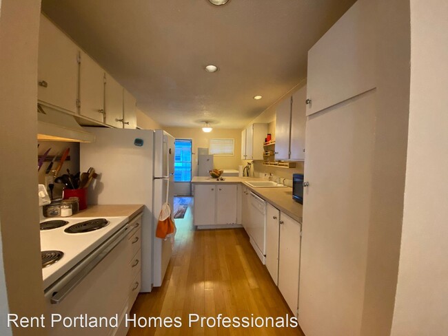 Building Photo - 2 br, 1 bath House - 6815 SW Capitol Hill ...