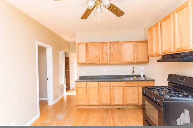 Foto del edificio - 2614 N Springfield Ave