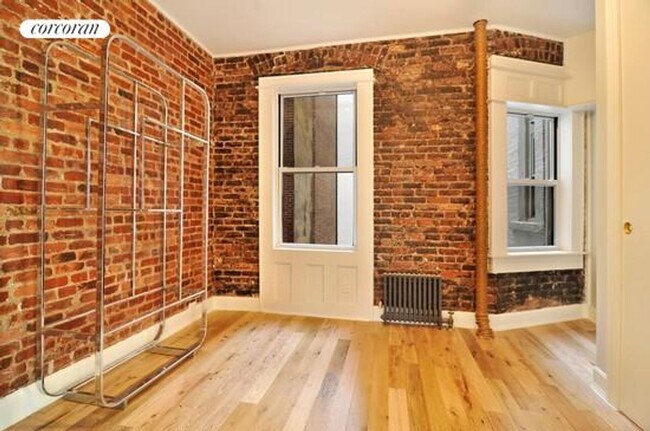 Building Photo - 125 E 4th St