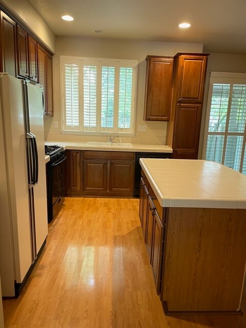 Building Photo - 620 Little Oak St