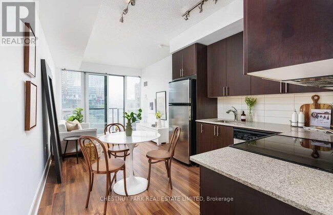 Building Photo - 560 Front St W