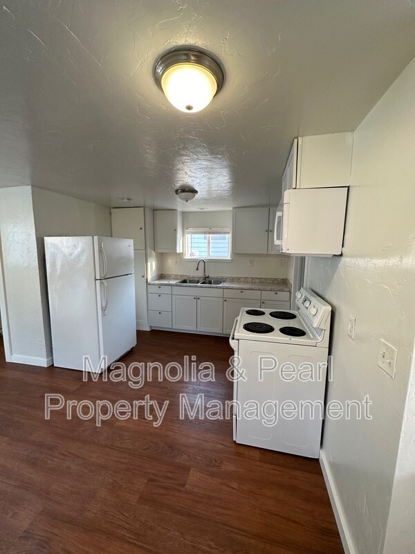 Building Photo - 617 S 10th Ave